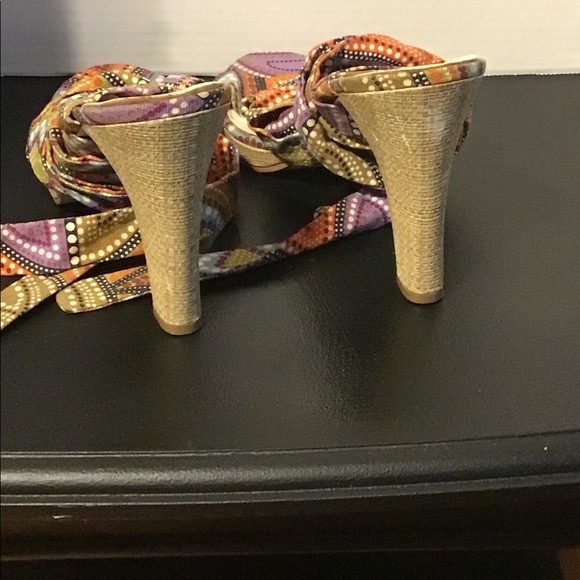 Hot Tomato Women’s Strappy Heel Sandals - Picture 8 of 10